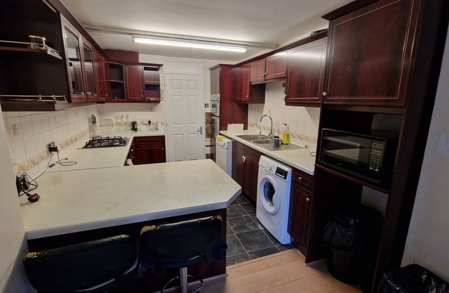 Rooms with Shared Bath Kitchen Parking