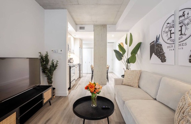 Roomy 1BR Getaway | MTL Old Port