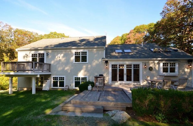 Roomy 4BD+ Home-Central A/C, Deck, Fire Pit, Private Yard & Outdoor Shower