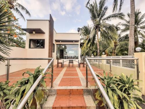 Rosal House - Beachfront for 12 Pax in Lemery Batangas