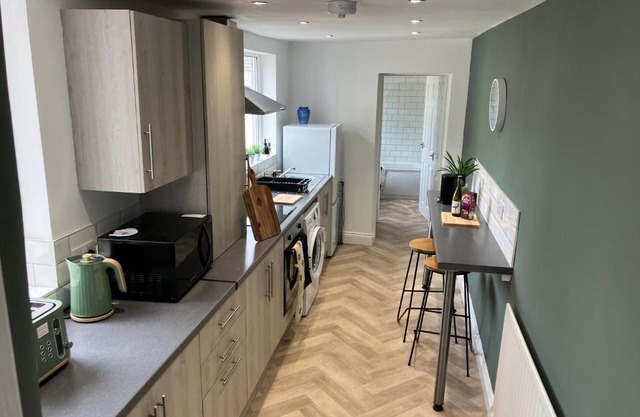 Rose Cottage - City Centre, Hospital CrownWork Studios, Nissan & Stadium of Light