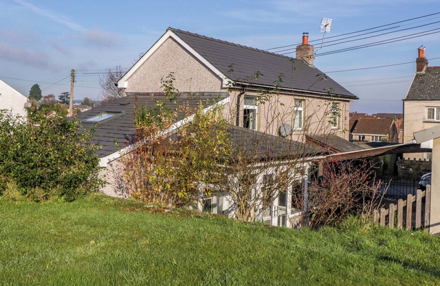 ROSE COTTAGE, pet friendly, with open fire in Bream