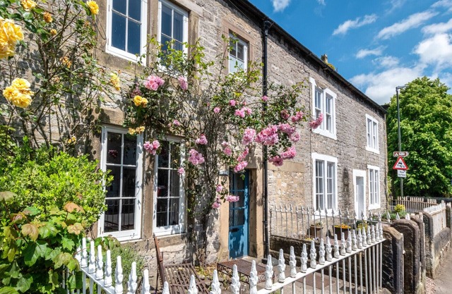 Rose Cottage - Two Bedroom House, Sleeps 4