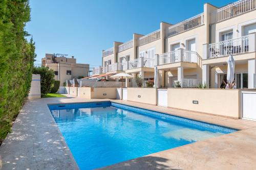 Roses House 4