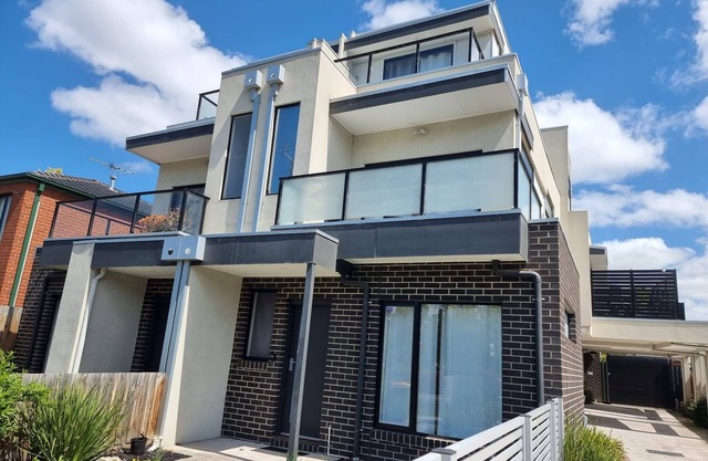 Rosie Townhouse at Gordon - prime location