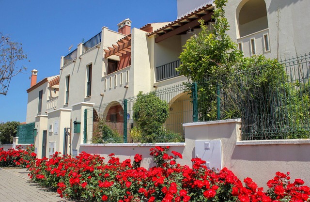 ROU002 Townhouse with Private Garden and Direct Access to the Pool