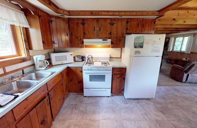 Rough Cut Lodge - Pine Cabin