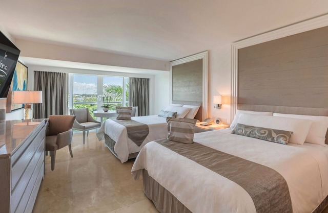 Royal Deluxe Suites with Ocean View, Parial Ocean View or Lagoon Views.