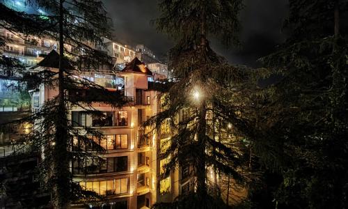 Royale Retreat Hotel & Spa Near Mall Road