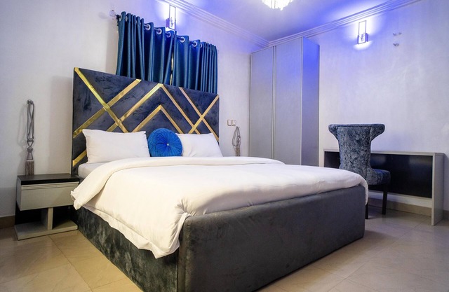 Royalty Place Hotel