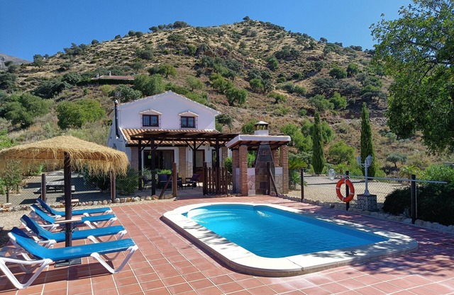 Rural 4-seater cottage with pool and barbecue