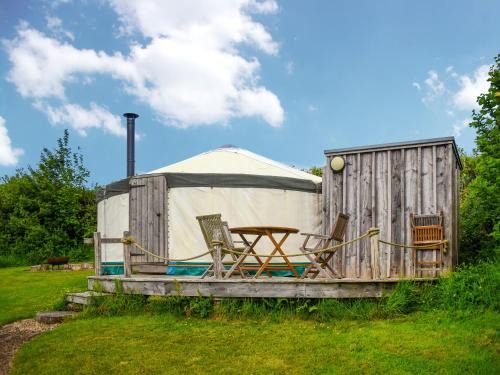 Russet Yurt - Ukc6945