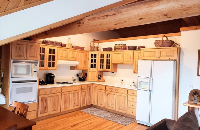 Rustic 1 bedroom, 1 bath, 2 minutes from the West Glacier Park