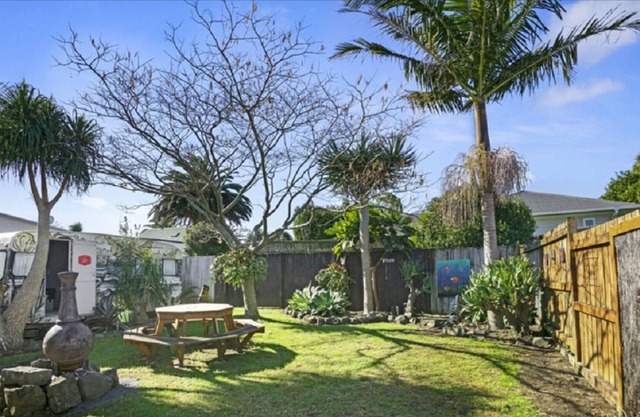 Rustic and comfortable, walk to beach and town