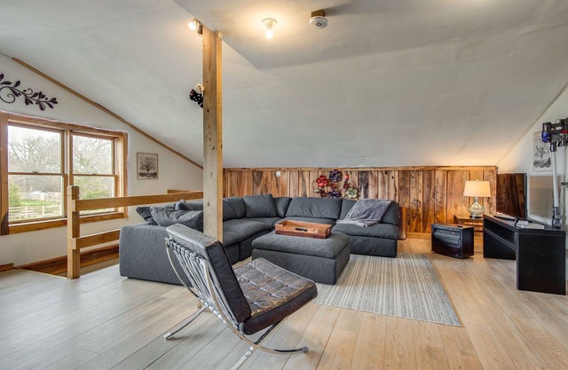 Rustic Barn for the Creatives