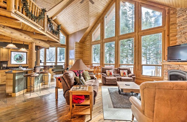 Rustic Cabin with Hot Tub and Deck in Breckenridge