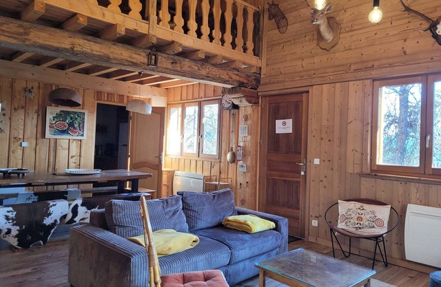 Rustic chalet in Pra-Loup for 10, large terrace & equipped kitchen