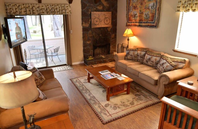 Rustic Condo with A/C, BBQ & Quick Walk to Spa