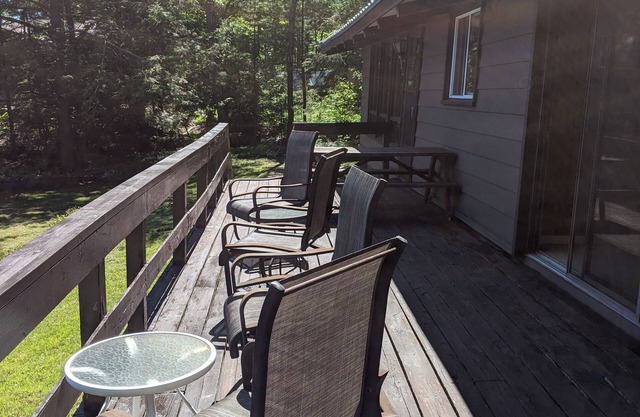 Rustic Cottage on a small lake in beautiful Muskoka