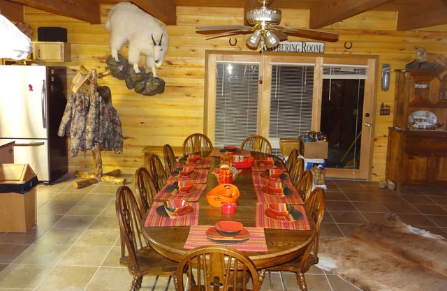 Rustic family retreat lodge