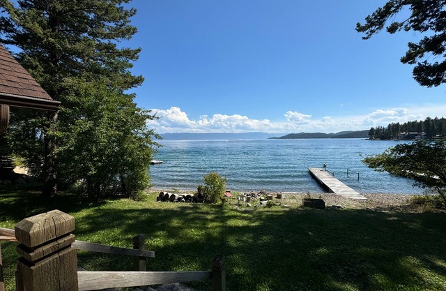 Rustic, Fully Furnished 2 Bedroom Lakefront Cabin w/Stunning Views in Lakeside