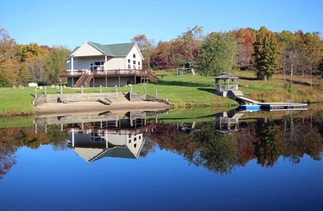 Rustic Lakefront Lodge in Hocking Hills