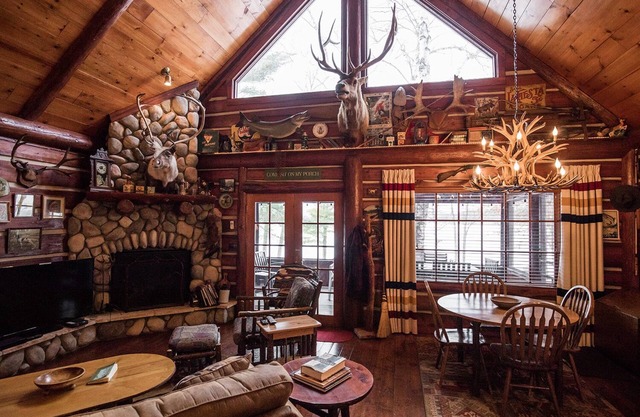 Rustic Luxurious Log Cabin on magestic Round Lake at Richardson Bay cabin 7