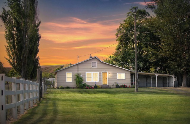 Rustic modern farmhouse. Enjoy the peace and privacy of Uribe farm.