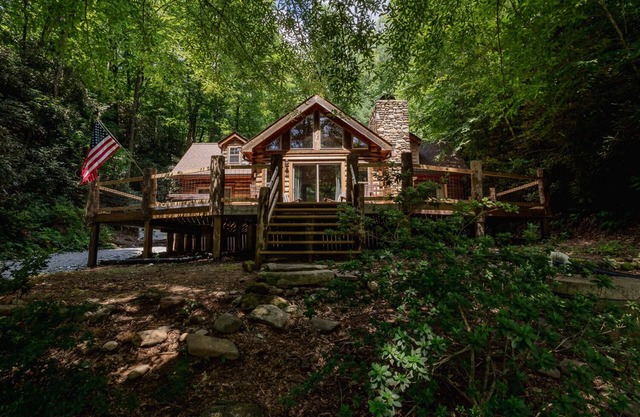 Rustic Pines Cabin | Peaceful, Classic Cabin Near Brevard