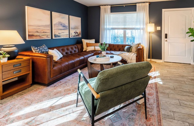 Rustic Ranch Retreat - King Bed, Patio & Free Parking