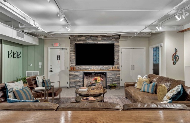 Rustic Suite 6BR by Maddox Hotel