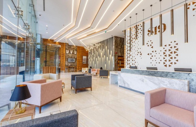 S19 Hotel-Al Jaddaf Metro Station