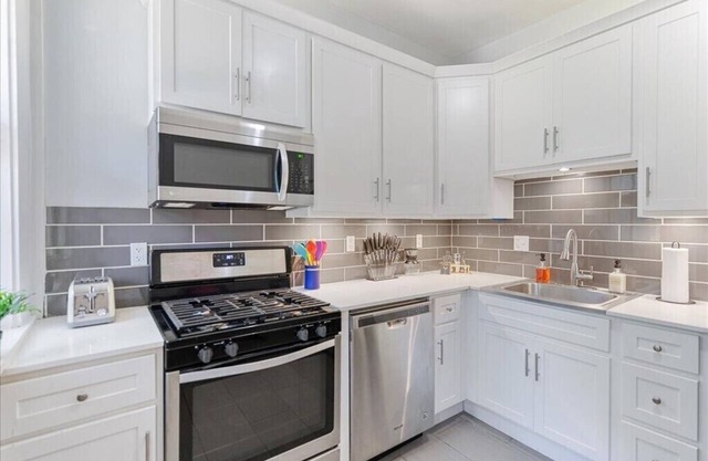 Safe+Stunning Townhome in Tower Grove! Close to everything!