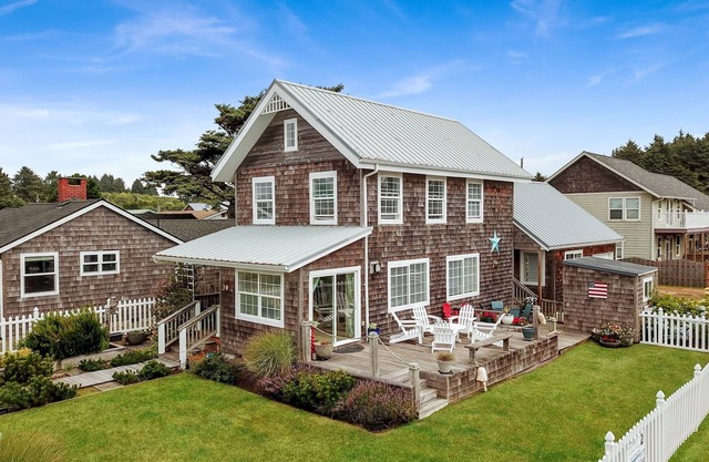 Sail Away Cottage - "This house is FANTASTIC!"