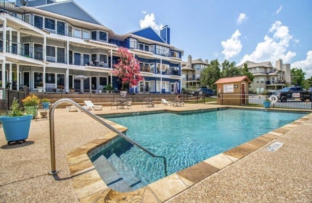 Sailor's Knot Sleeps 8 with outdoor pool less than 5 min from Lake Texoma