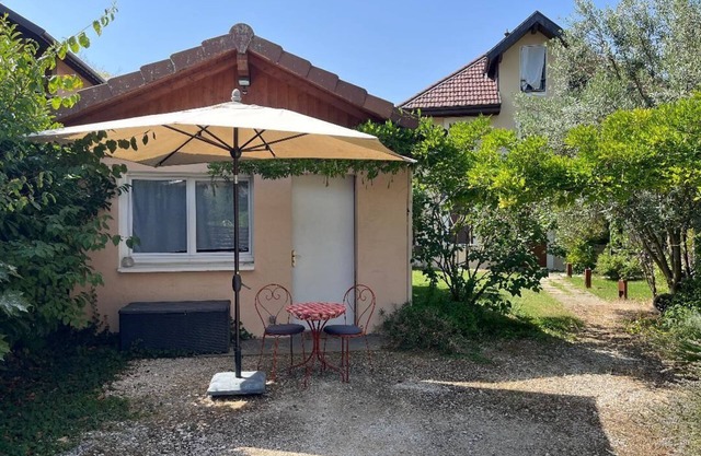 Saint-Jorioz, charming detached cottage.
