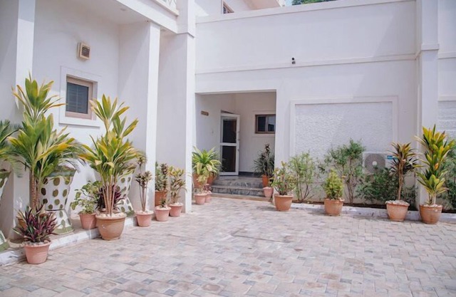 Sakasa Hotel and Suites