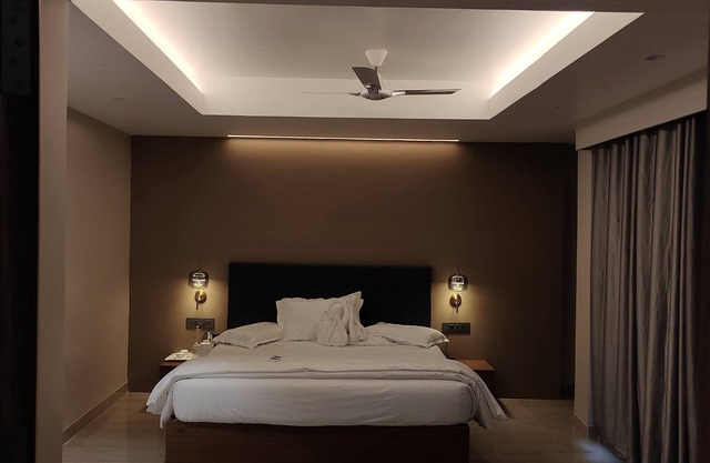 Sakthi Holiday's Inn