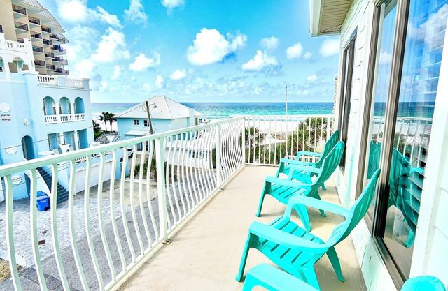 ‼️SALE‼️15%OFF Sept.2025-Feb.2026 HUGE Beach house Heated POOL 7BR 4BA Sleeps 23