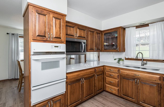 Salem Road SW Rochester w/easy access to Mayo Clinic and St. Mary's Campuses