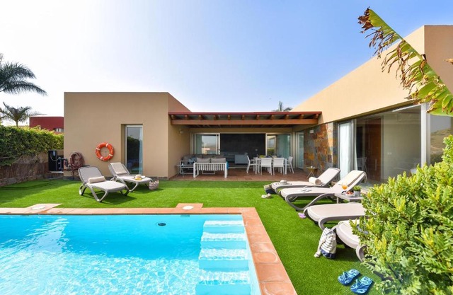 Salobre Villa with Pool Par 4 nr 9 by VillaGranCanaria
