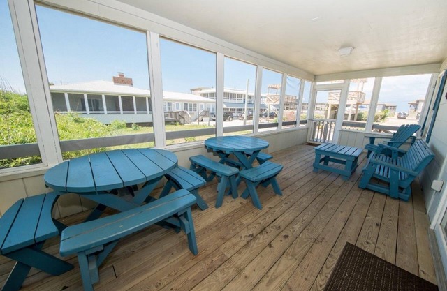 Saltaire Cottage 11: 3BR Steps to Private Beach Access Screened Porch Pool