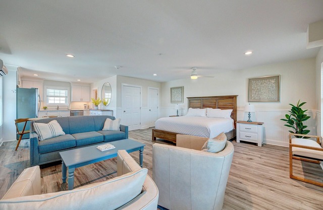 Saltwater Resort Suite 1008, 1st Floor King