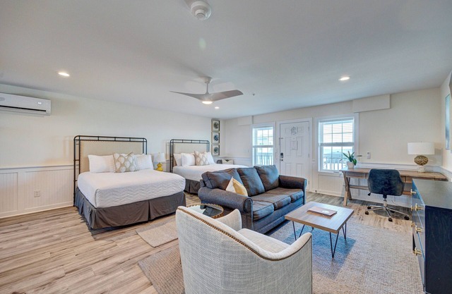 Saltwater Suites, 103 Queen Pet Friendly ADA 1st Floor