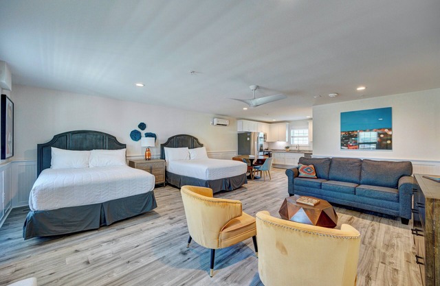 Saltwater Suites, 206 Queen 2nd Floor