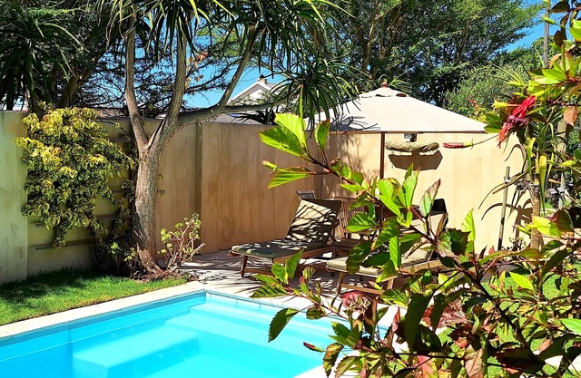SALTY BREEZE Boutique Retreat: Tranquille Garden Cottage - 700m to kite beach
