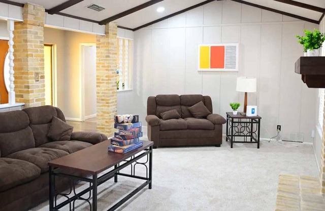 San Antonio: Fully Furnished 4BR Perfect for FAMS!