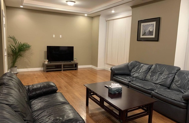 San Francisco - Lovely 3 Bedroom Home with Garage