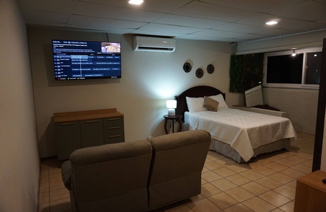 San Salvador Modern and Comfortable Studio Steps Away from Hotel Hilton SS.