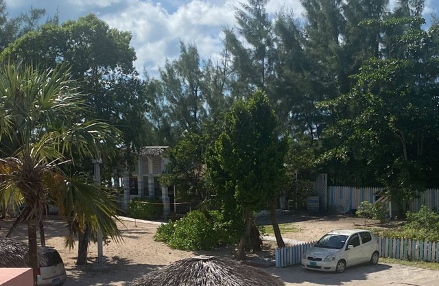 San Salvador Villa,10 mins from the Airport, On the Beach